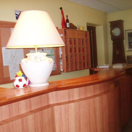 Hotel Le Commerce Bagnères-de-Bigorre Zimmer foto
