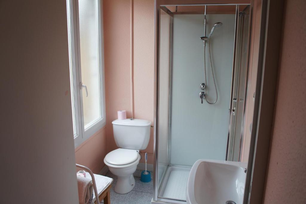 Hotel Le Commerce Bagnères-de-Bigorre Zimmer foto